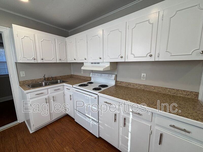 905 N Pineview Ave - Photo 6 of 13