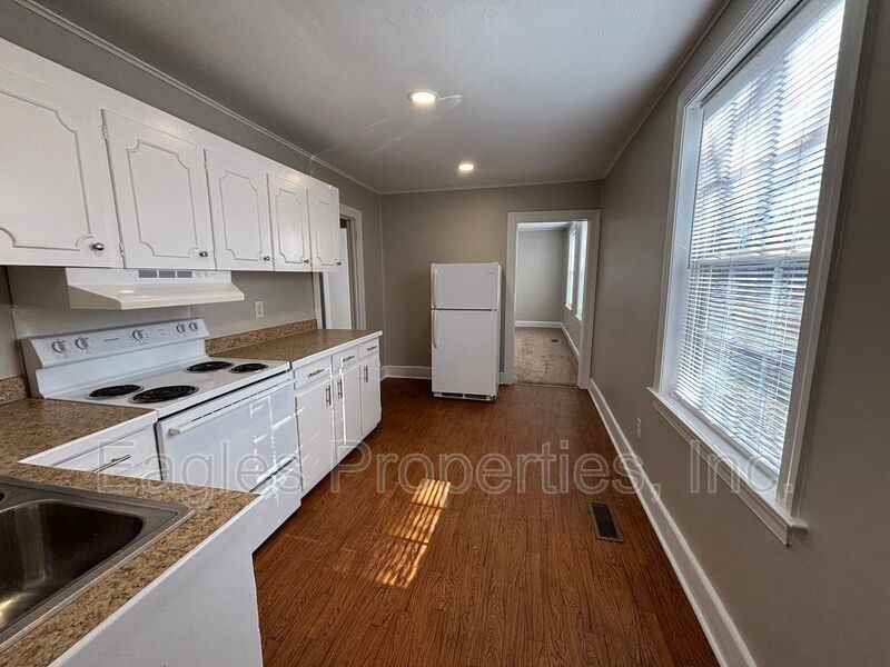 905 N Pineview Ave - Photo 7 of 13