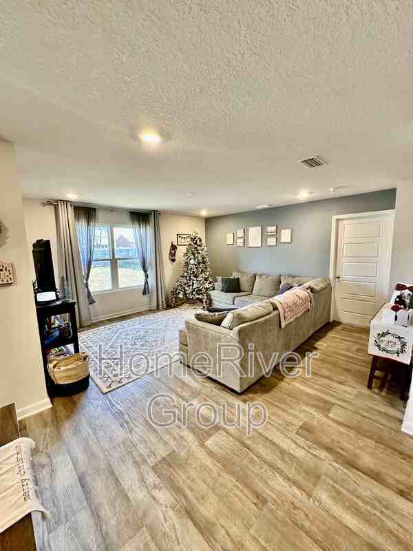 2316 Kirkwood Dr - Photo 2 of 20