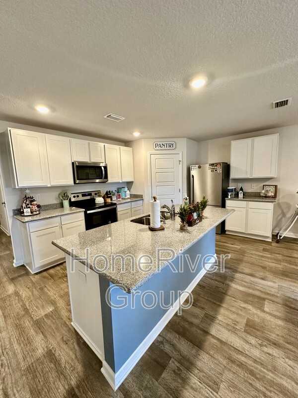 2316 Kirkwood Dr - Photo 3 of 20