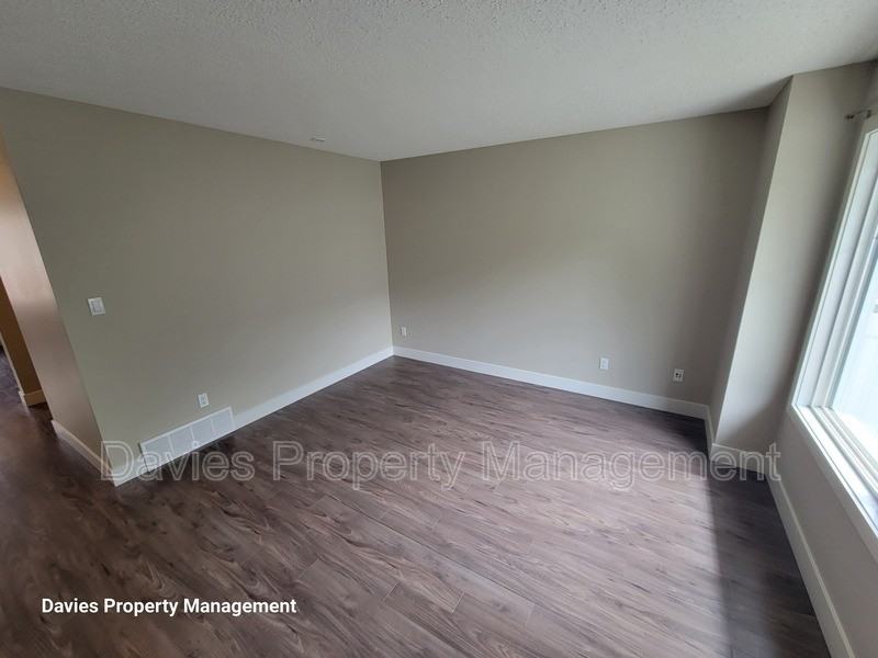 415 Clareview Rd Nw #38 - Photo 2 of 16