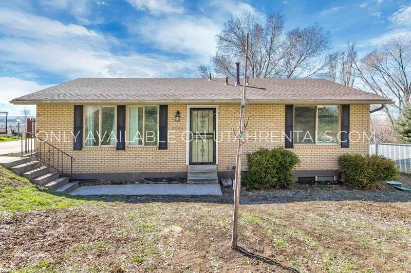 2066 Park St - Photo 3 of 20