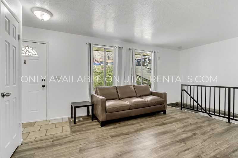 2066 Park St - Photo 5 of 20