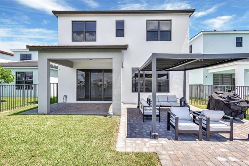 16608 Cove Rd - Photo 2 of 50