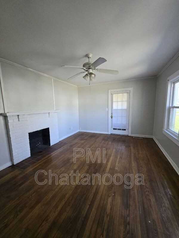 3202 Wood Ave - Photo 2 of 8