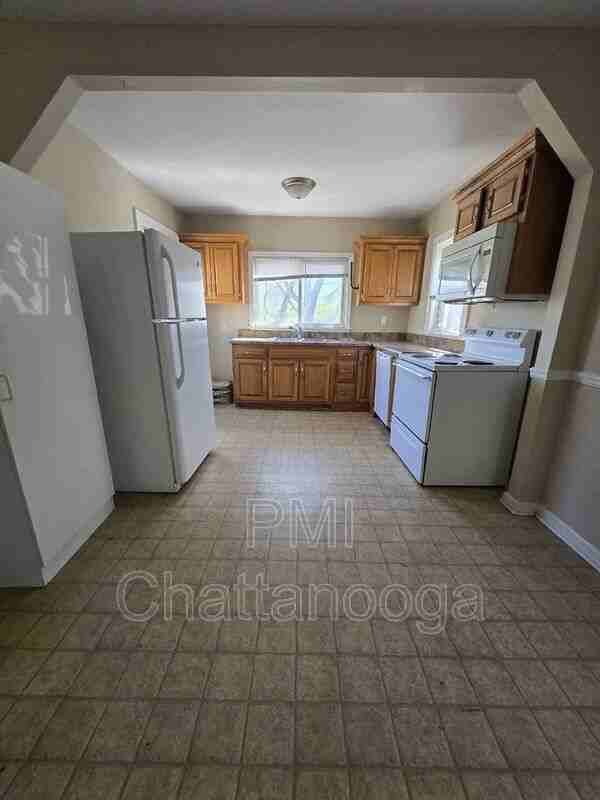 3202 Wood Ave - Photo 4 of 8