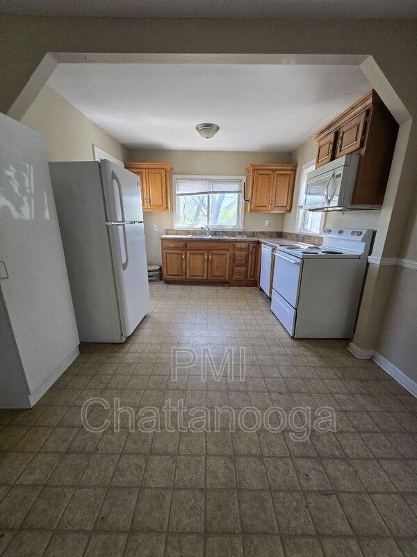 3202 Wood Ave - Photo 5 of 8