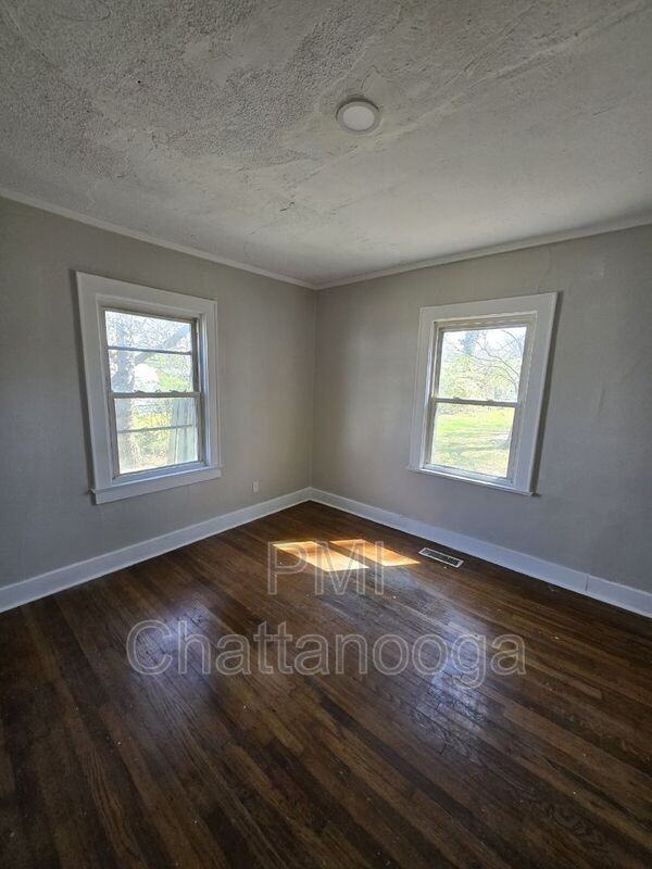 3202 Wood Ave - Photo 7 of 8