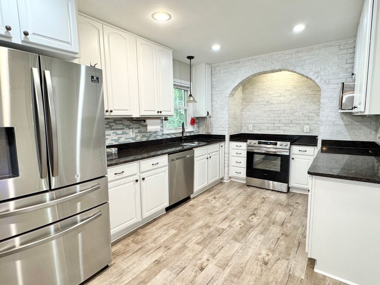 15793 Moncure Dr - Photo 3 of 45