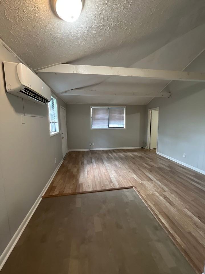 421 Cedarvalley Dr - Photo 3 of 7