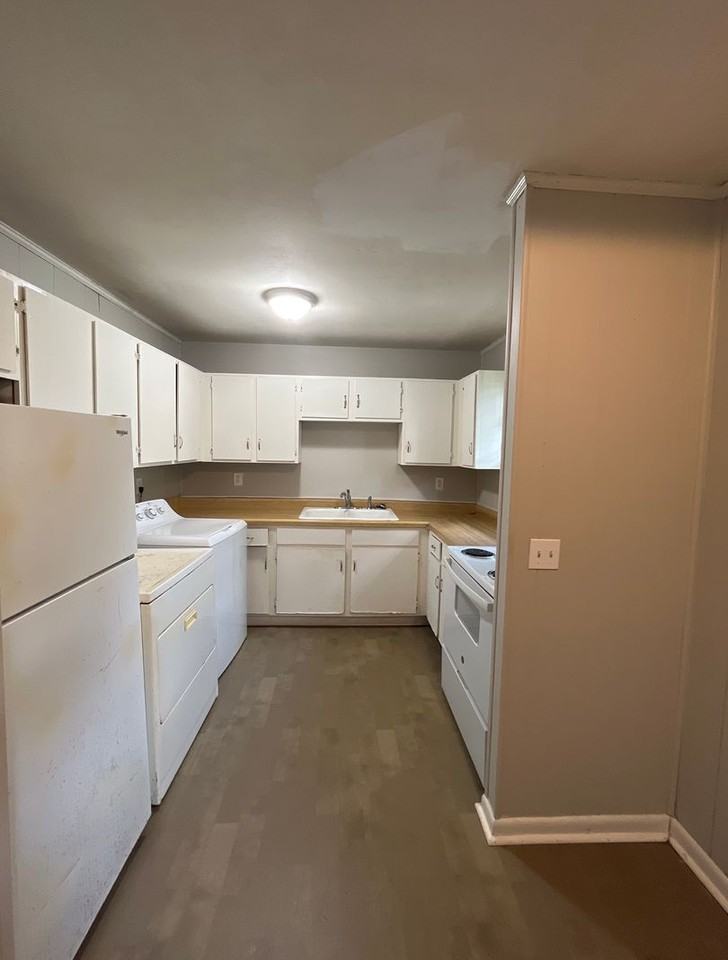 421 Cedarvalley Dr - Photo 2 of 7