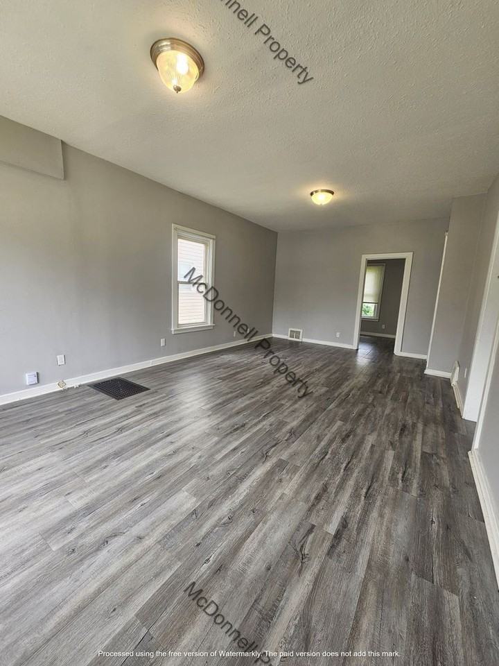 1504 6th St - Photo 3 of 10