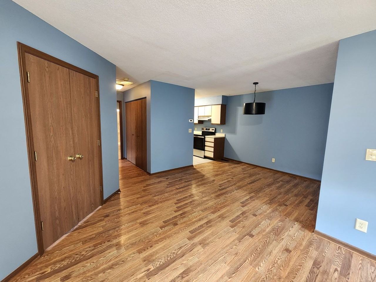 628 Frontier Ct - Photo 2 of 10