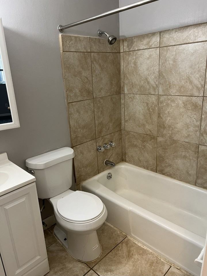 475 W Grand Ave #24 - Photo 7 of 7