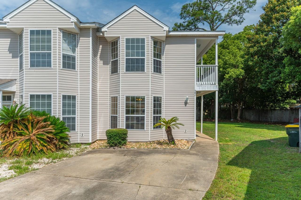 17 Chatelaine Cir Se - Photo 2 of 41