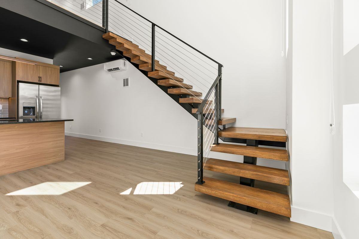 410 E 16th St - Photo 2 of 14