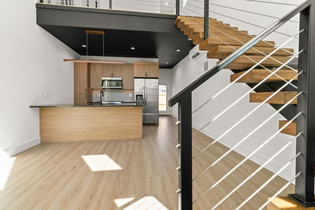 410 E 16th St - Photo 3 of 14