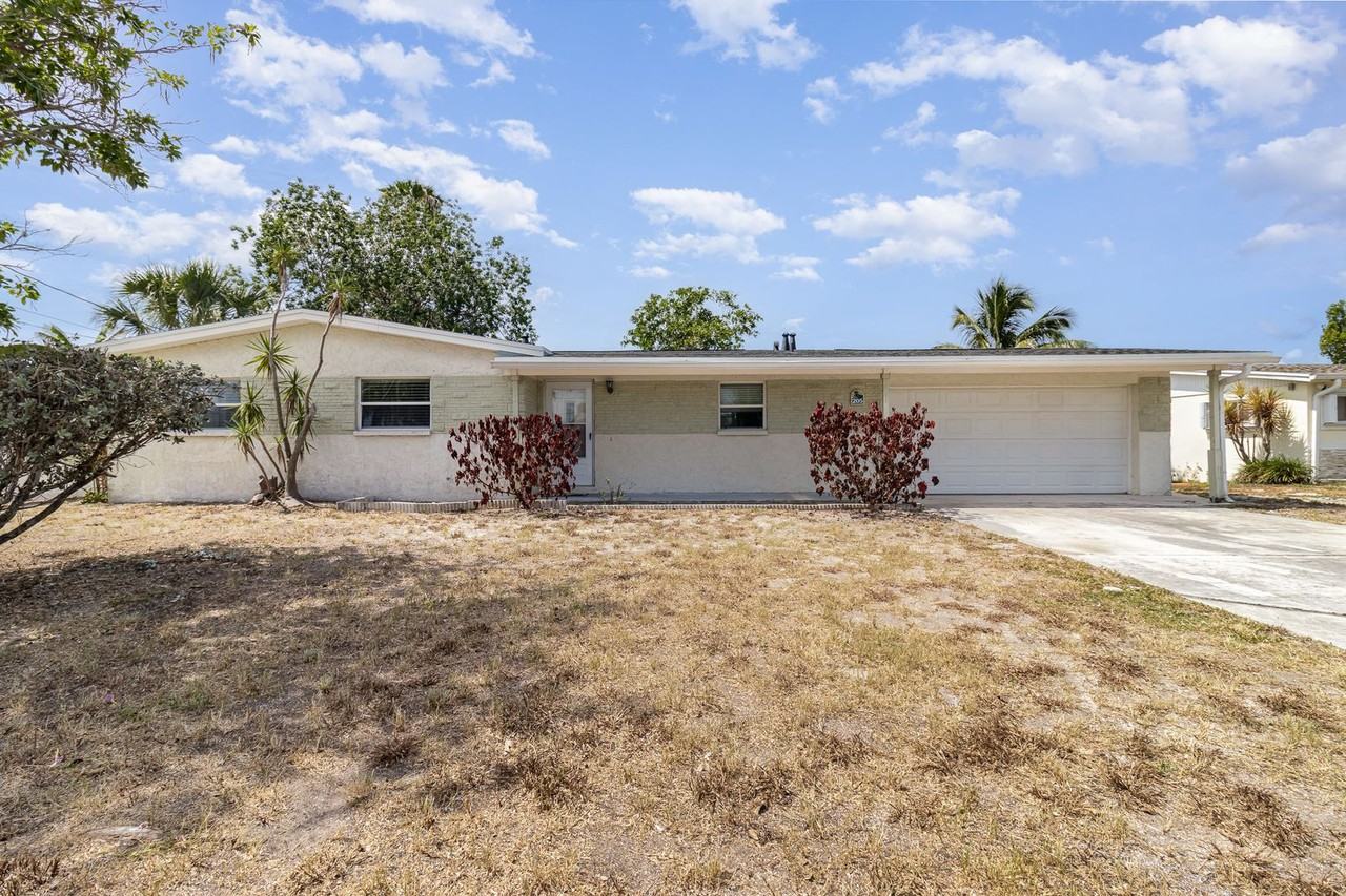 205 Trinidad Dr - Photo 2 of 26