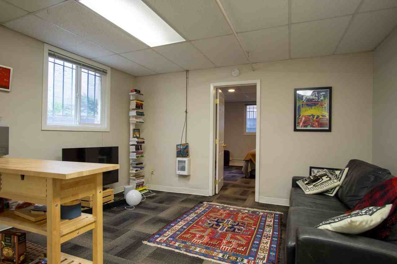 751 Sw Vista Ave #13 - Photo 2 of 16