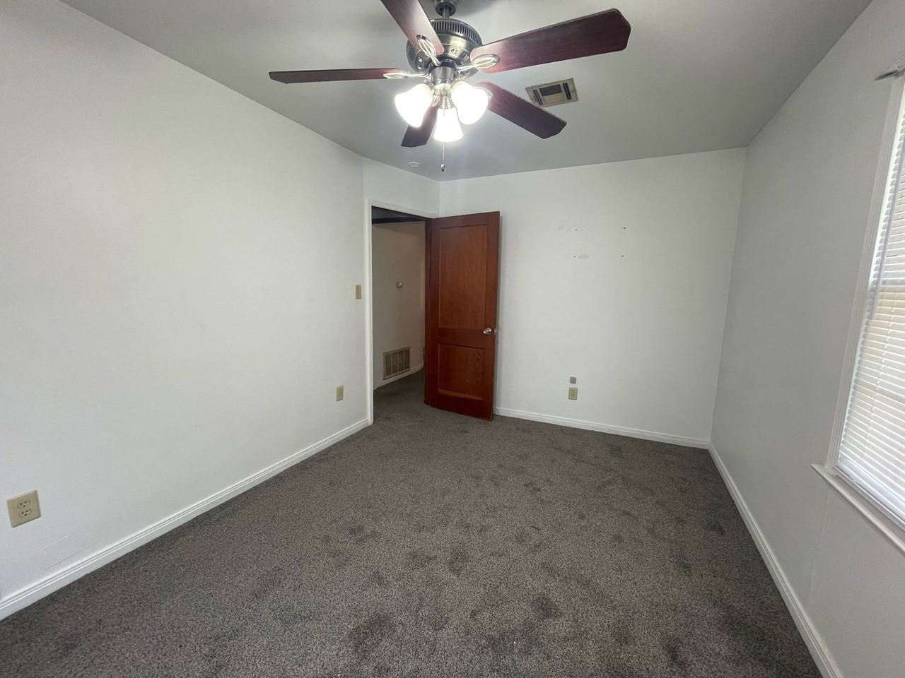 552 East Grumman Drive - Photo 6 of 21