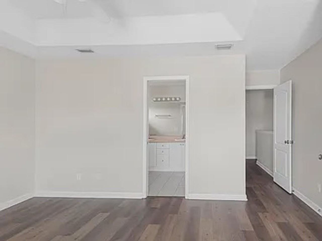 2612 Ravenwood Ct - Photo 3 of 20