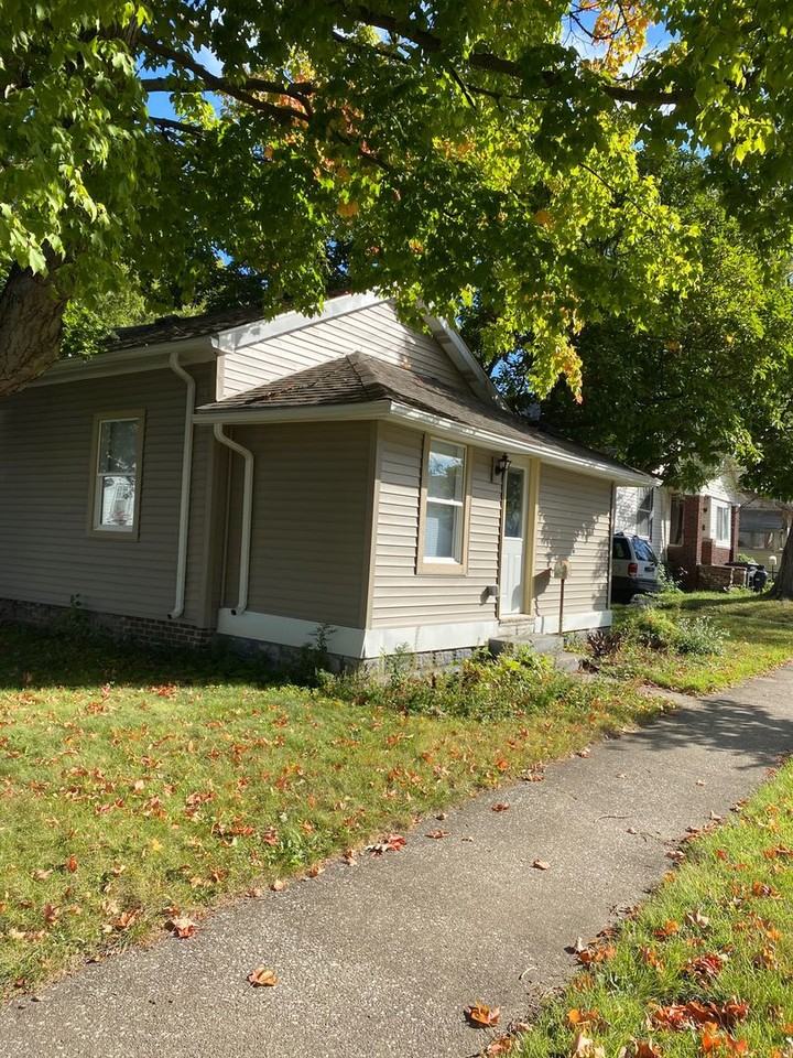 1402 Kossuth St - Photo 2 of 14