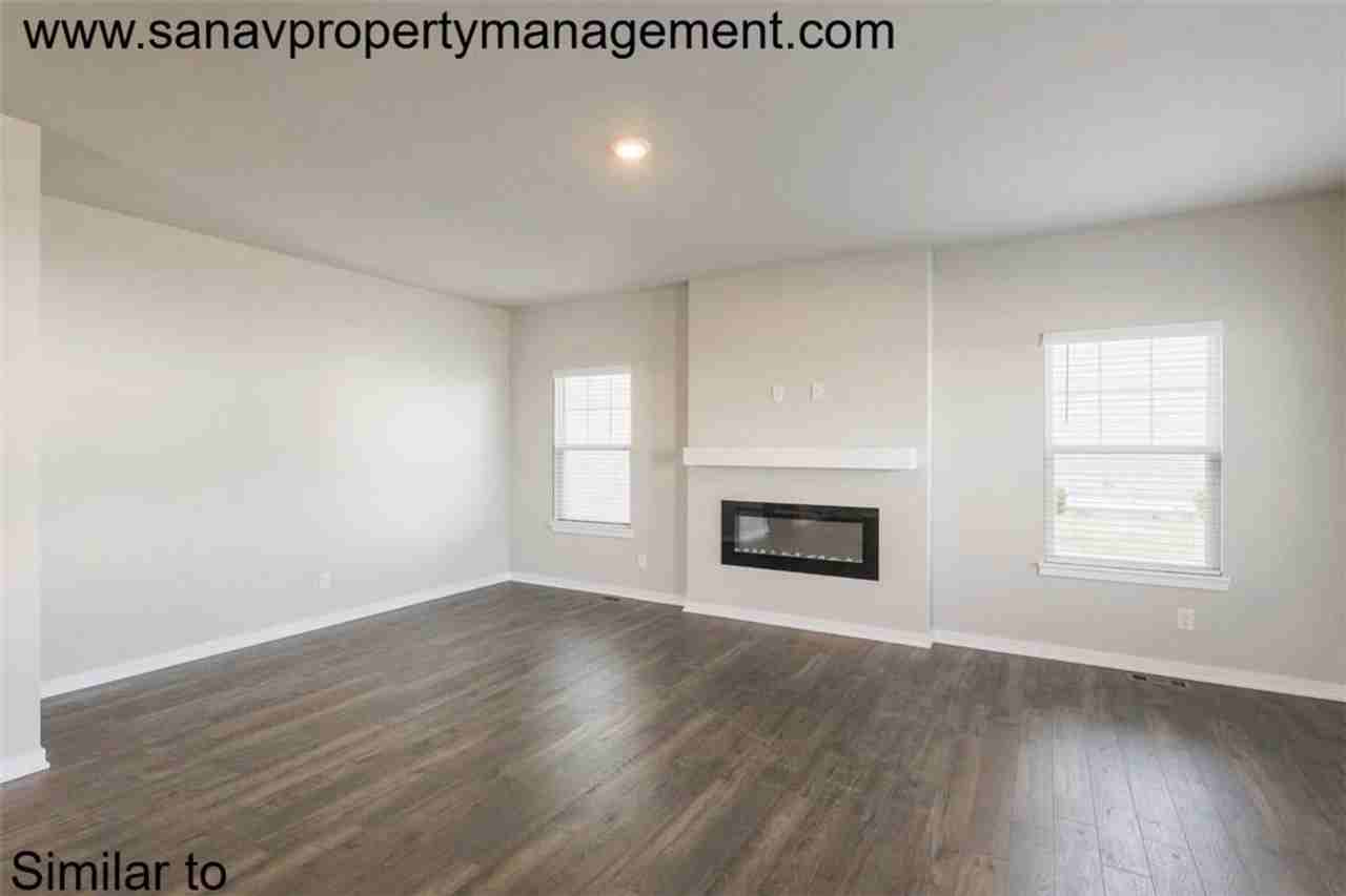 2404 Sw Plaza Pkwy - Photo 4 of 14