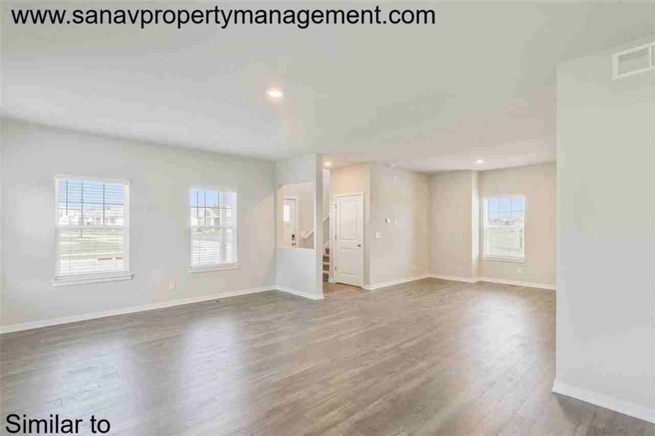 2404 Sw Plaza Pkwy - Photo 6 of 14