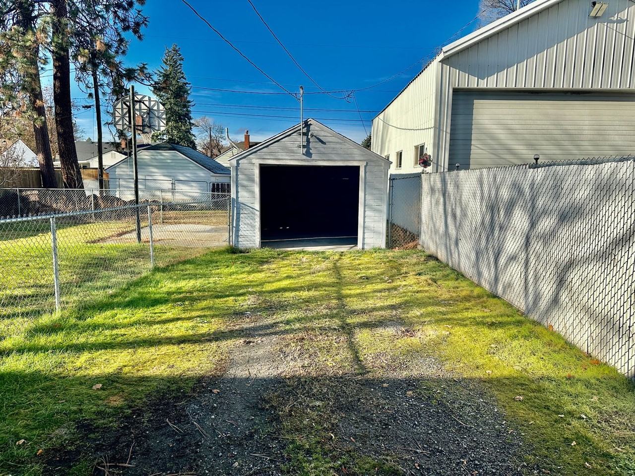 5927 N Wall St - Photo 3 of 19