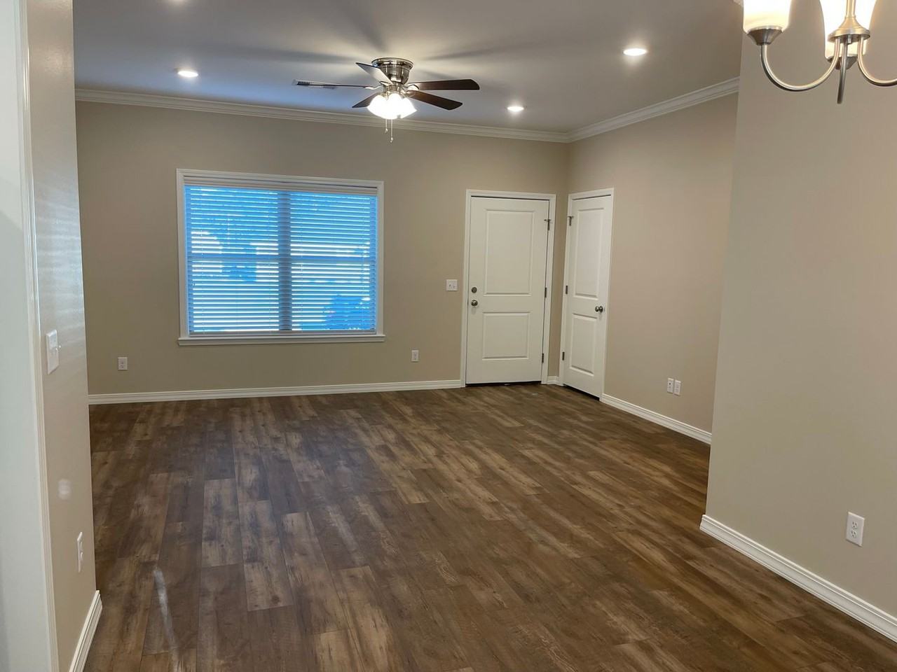 102 Praire Creek Dr - Photo 2 of 13