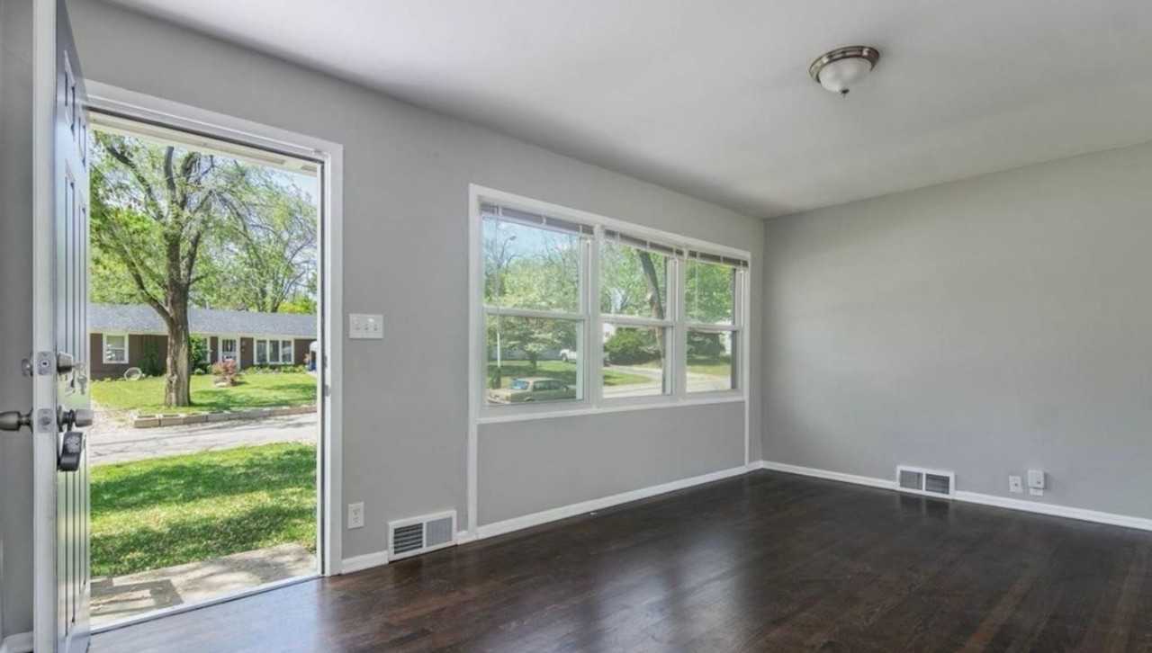 11427 Richmond Ave - Photo 3 of 12