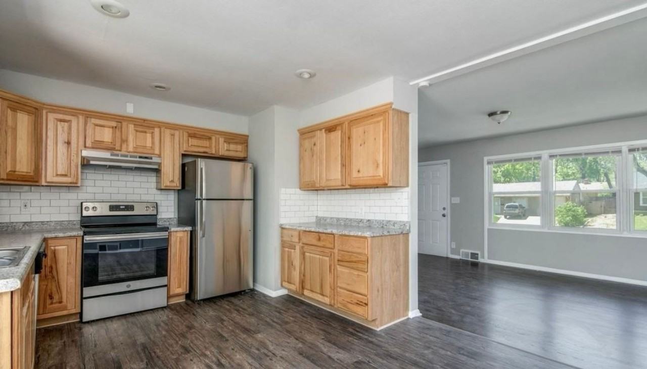 11427 Richmond Ave - Photo 5 of 12