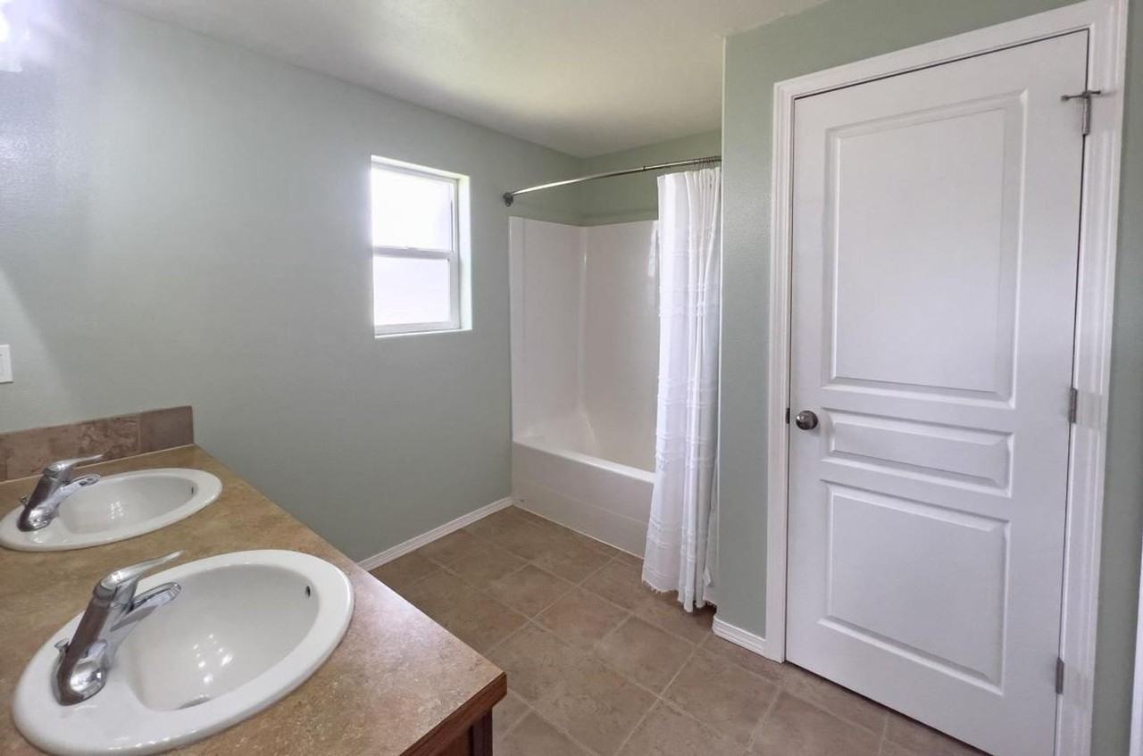 12524 W Pacific Ct - Photo 7 of 14