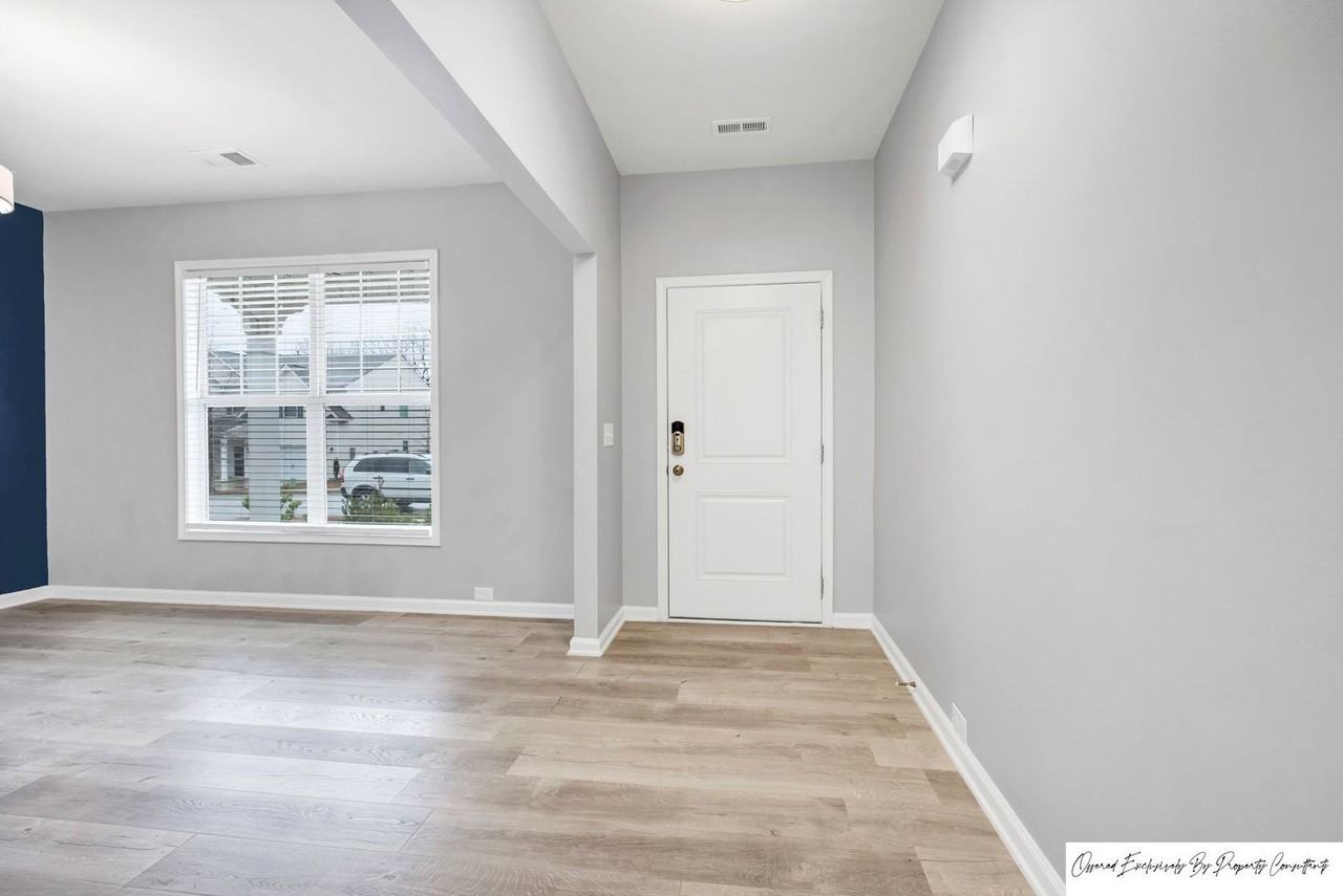 380 Council Loop - Photo 3 of 33