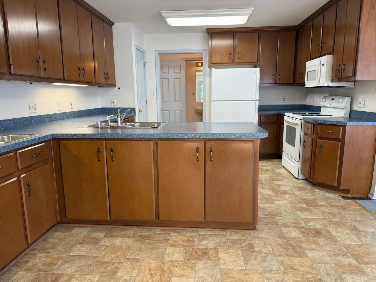 240 Shaw Ct - Photo 2 of 24