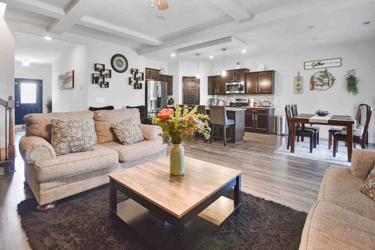 2437 Bucklin Dr - Photo 4 of 18