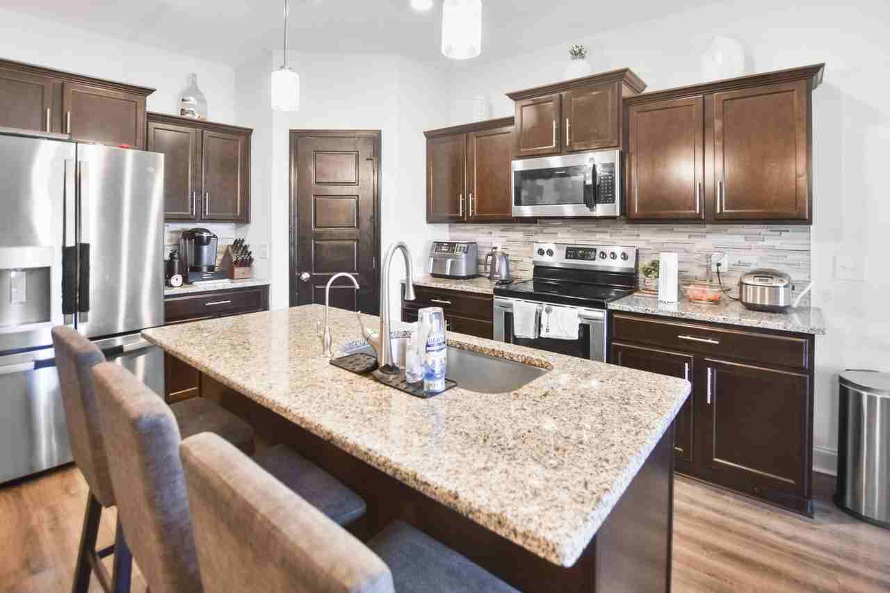 2437 Bucklin Dr - Photo 5 of 18