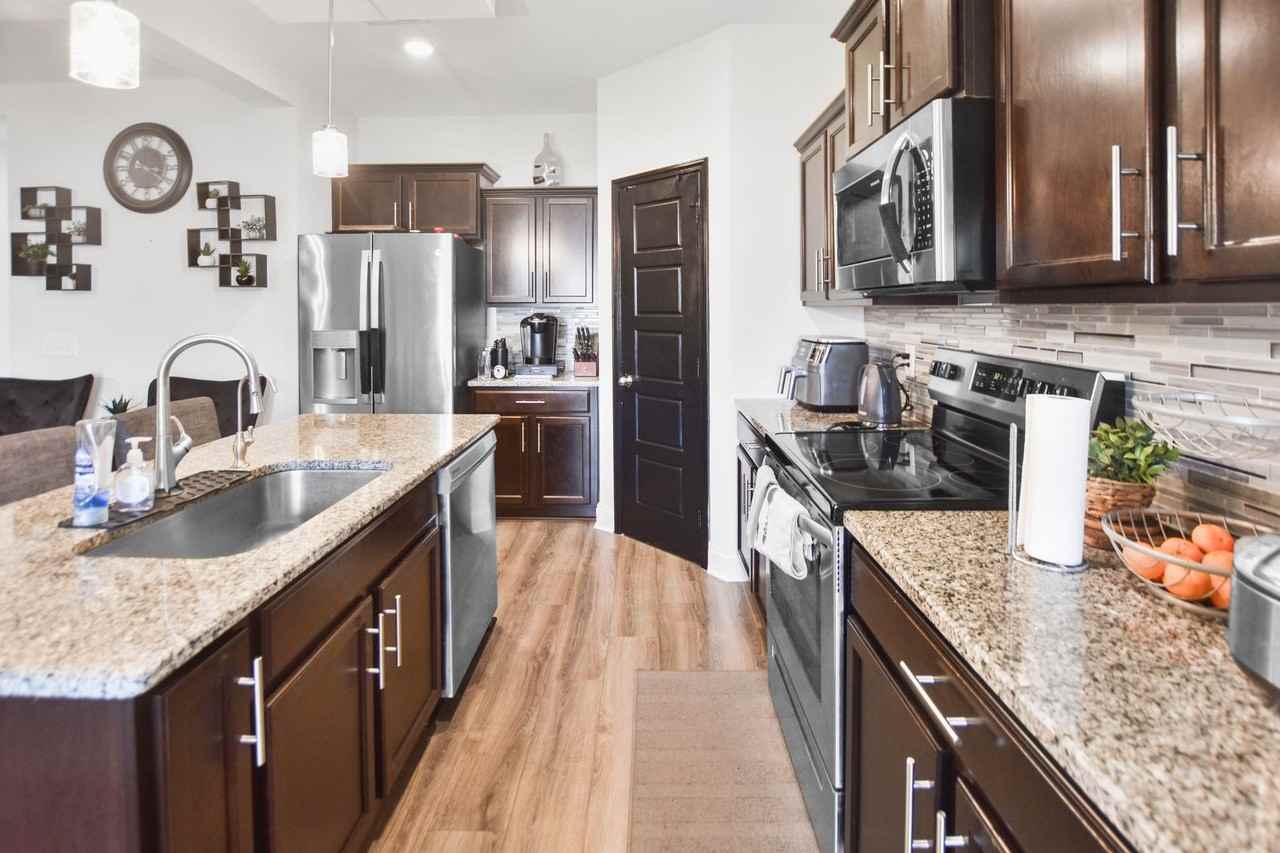 2437 Bucklin Dr - Photo 6 of 18
