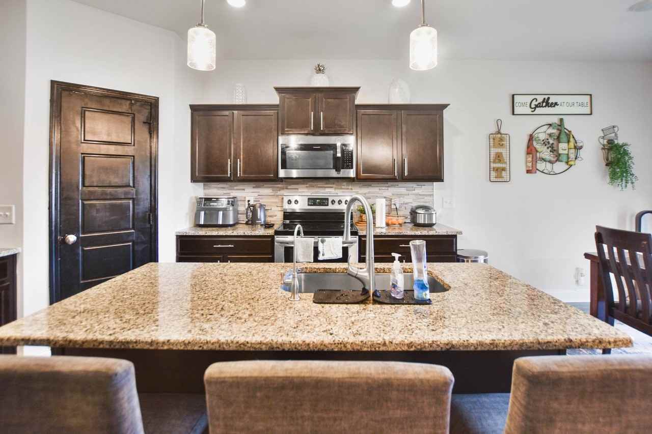 2437 Bucklin Dr - Photo 7 of 18