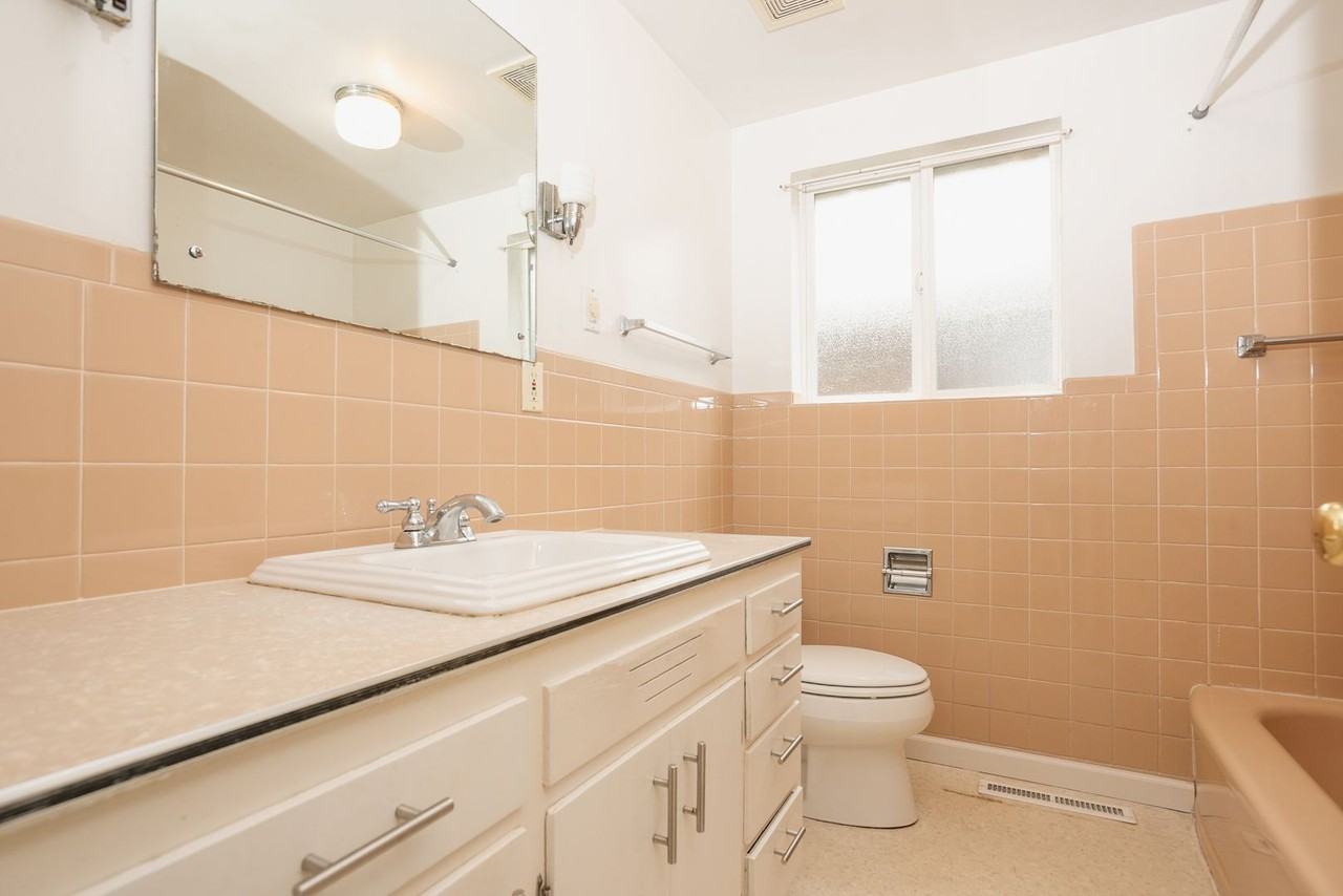 8045 20th Ave Ne - Photo 3 of 9