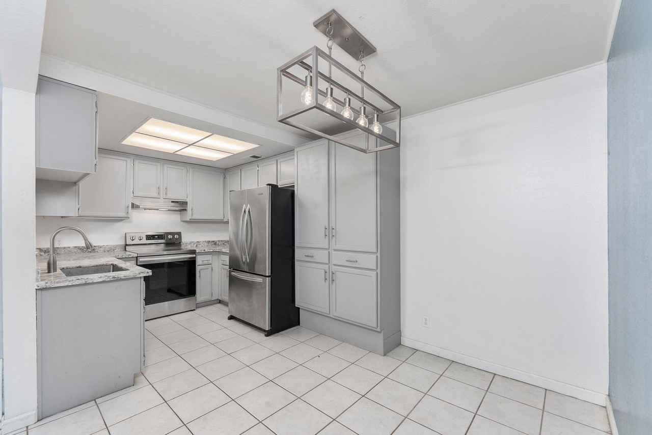 5413 Allan Ct - Photo 2 of 34