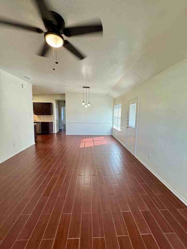205 Janelle Dr - Photo 3 of 29