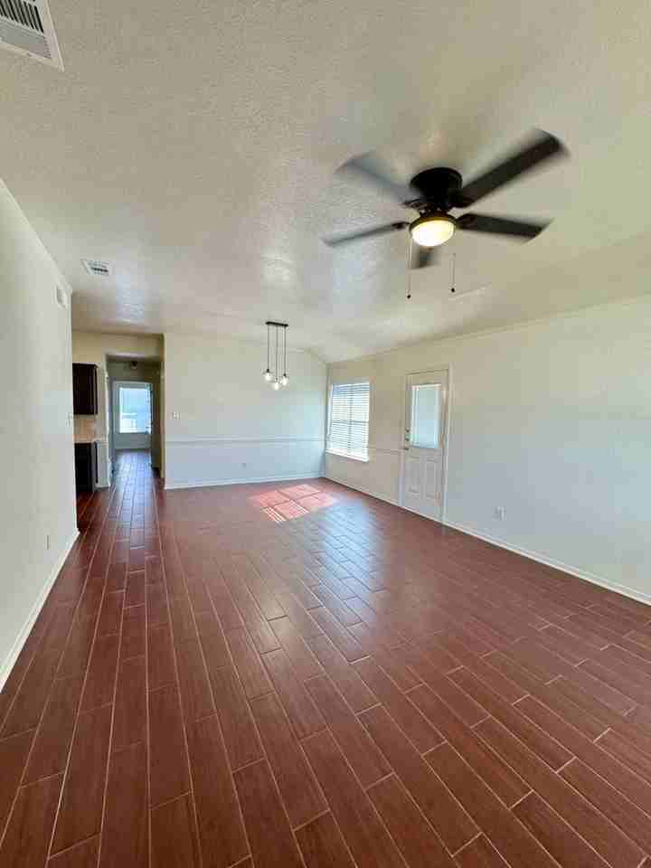 205 Janelle Dr - Photo 4 of 29