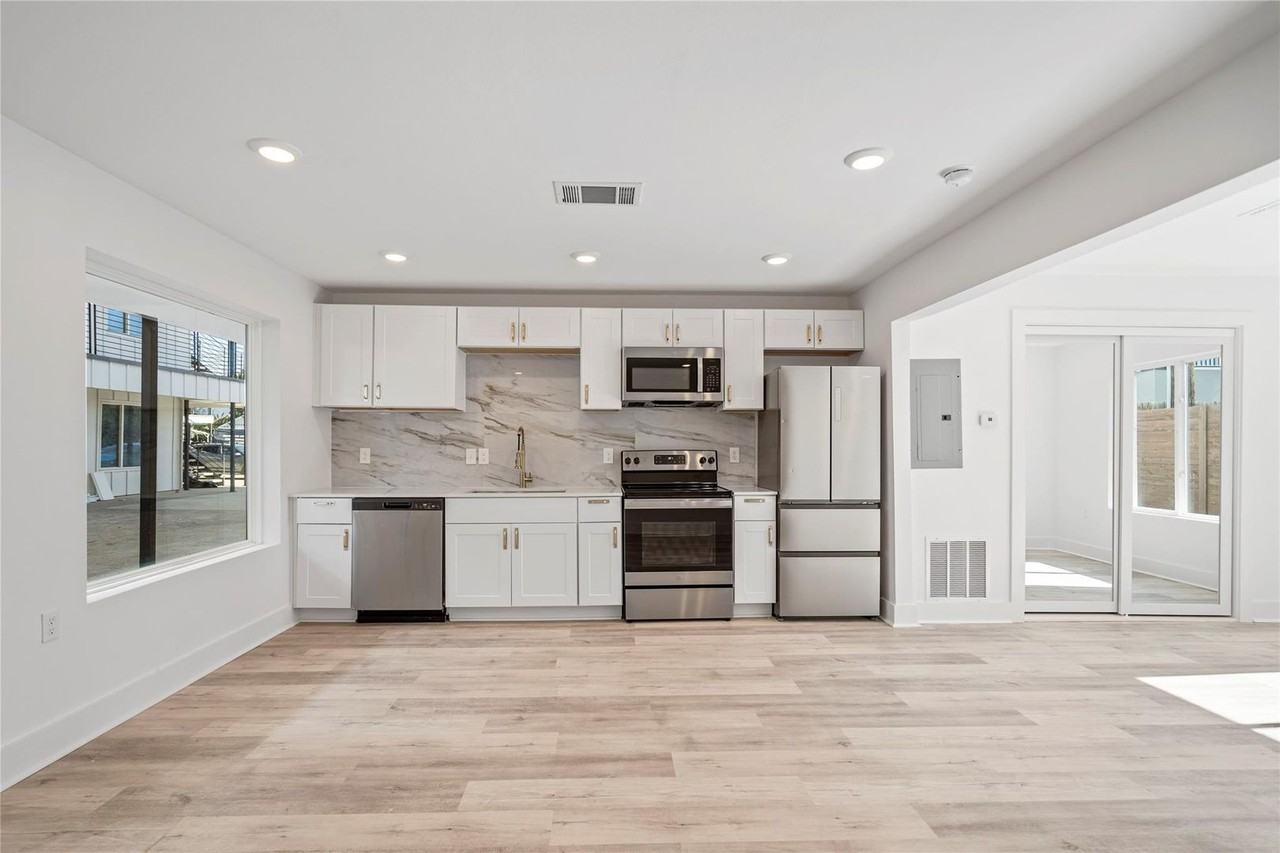 5015 San Jacinto St - Photo 3 of 18