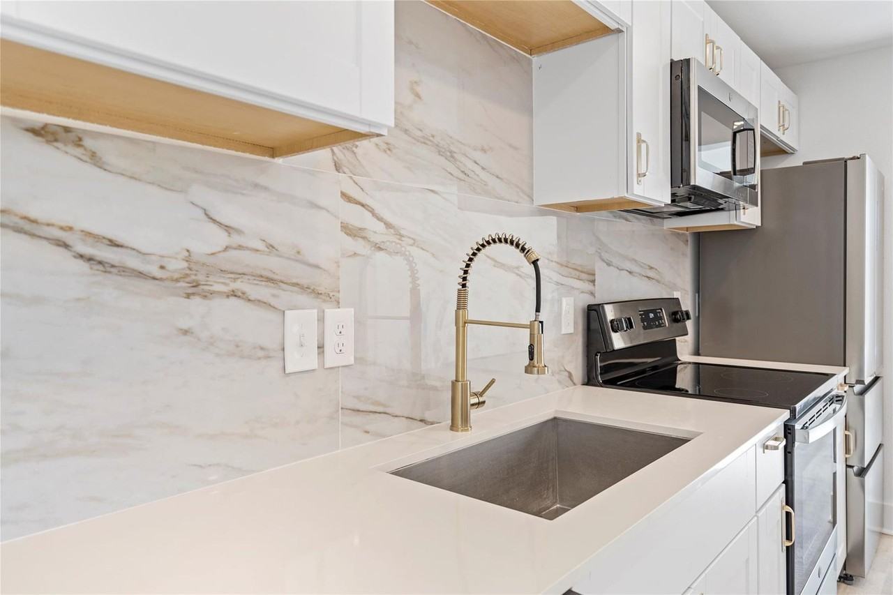 5015 San Jacinto St - Photo 5 of 18