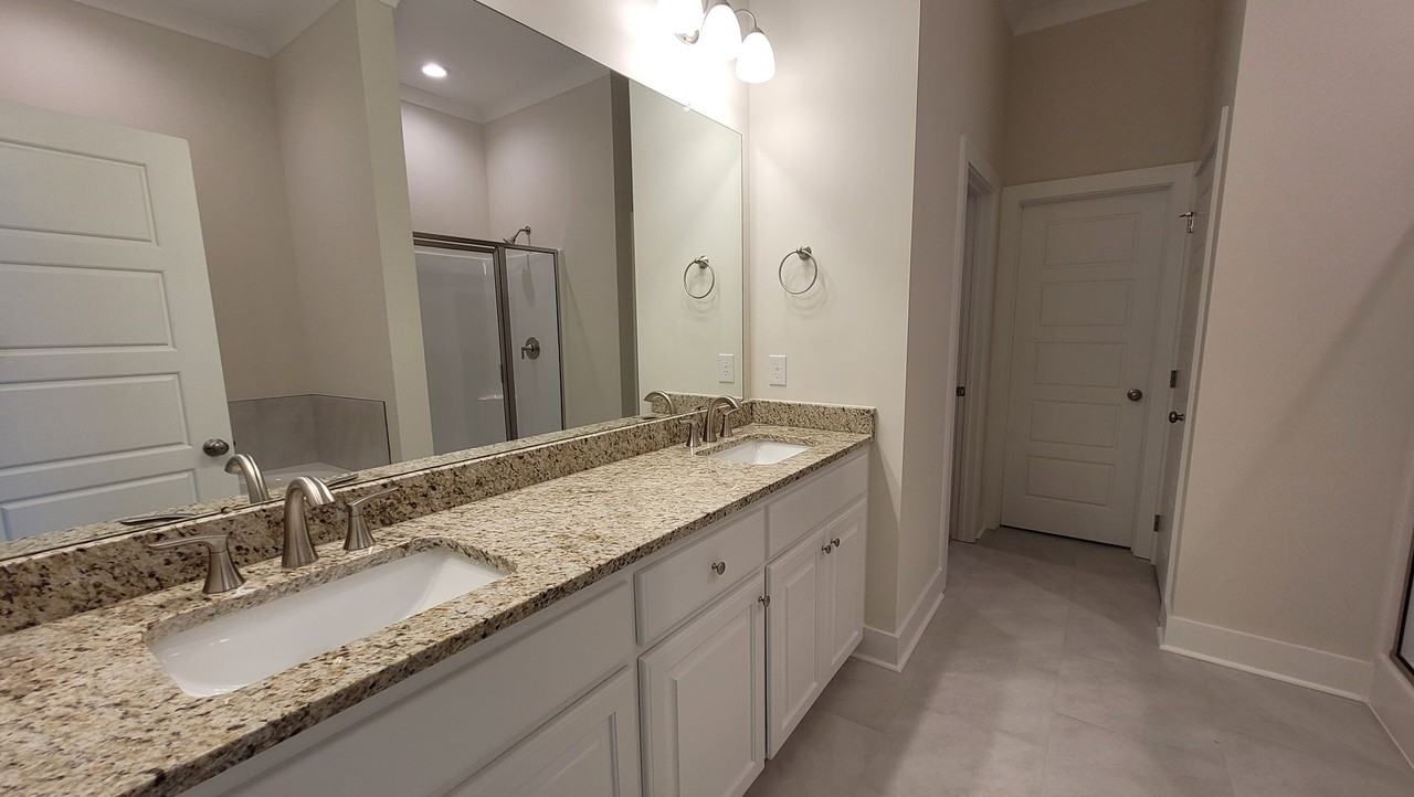 16157 Chancel Ave - Photo 2 of 12
