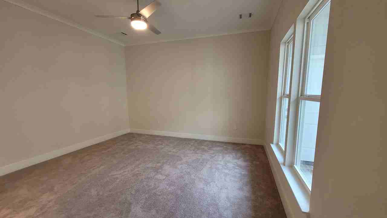 16157 Chancel Ave - Photo 3 of 12