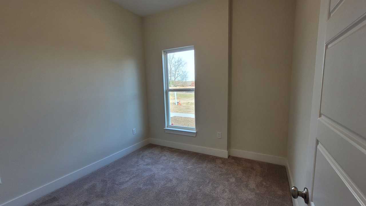 16157 Chancel Ave - Photo 6 of 12