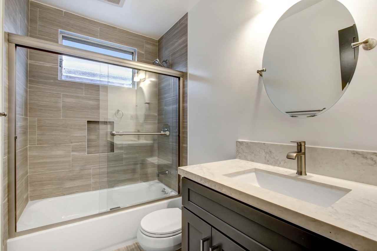 917 5th St in Santa Monica.  Steps to Montana Ave! - Photo 3 of 4