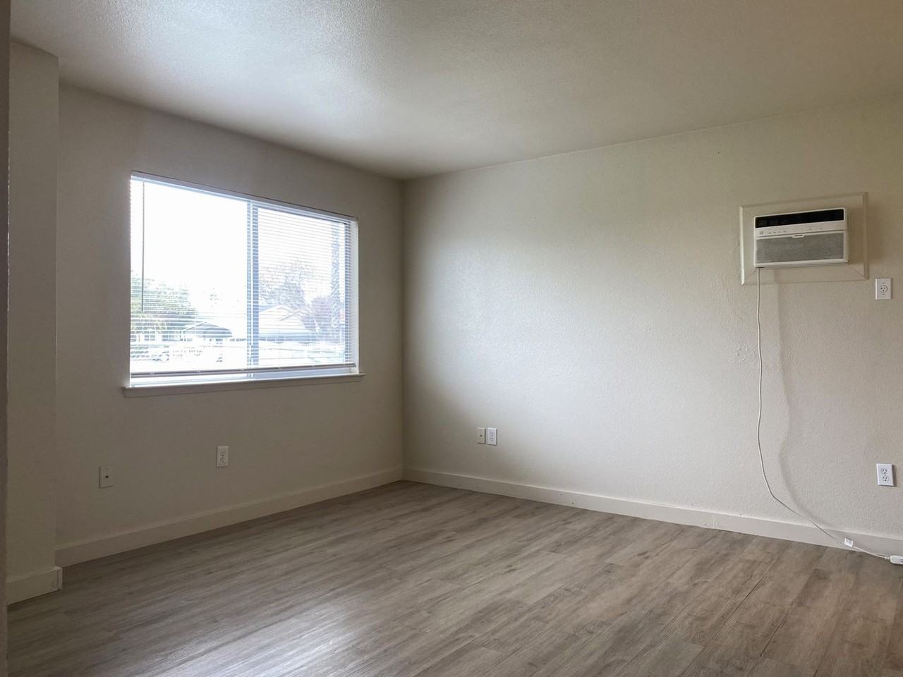 264/266 E. 10th St. - Photo 3 of 14